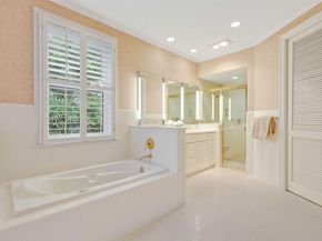 5 Country Road E A, Village Of Golf FL 33436