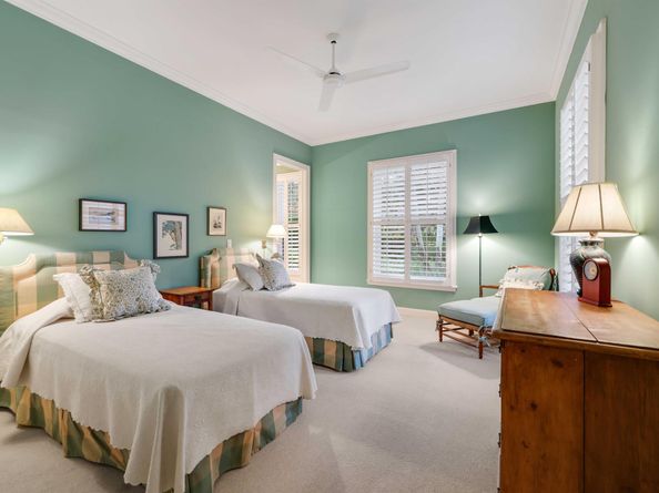 5 Country Road E A, Village Of Golf FL 33436