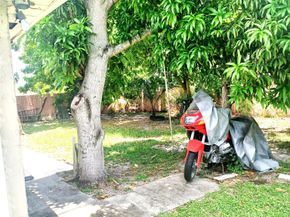 1621 42nd St, West Palm Beach FL 33407