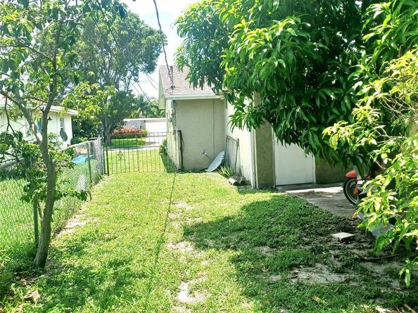 1621 42nd St, West Palm Beach FL 33407