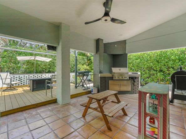 2739 Oak Tree Ln, Fort Lauderdale FL 33309
