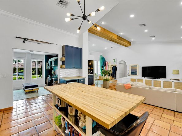 2739 Oak Tree Ln, Fort Lauderdale FL 33309