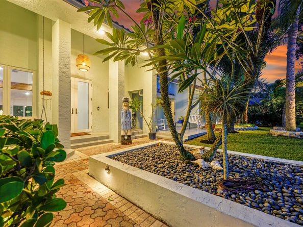 2739 Oak Tree Ln, Fort Lauderdale FL 33309