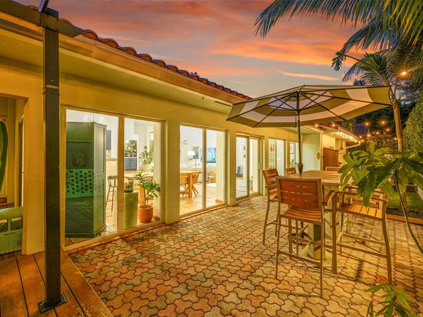 2739 Oak Tree Ln, Fort Lauderdale FL 33309