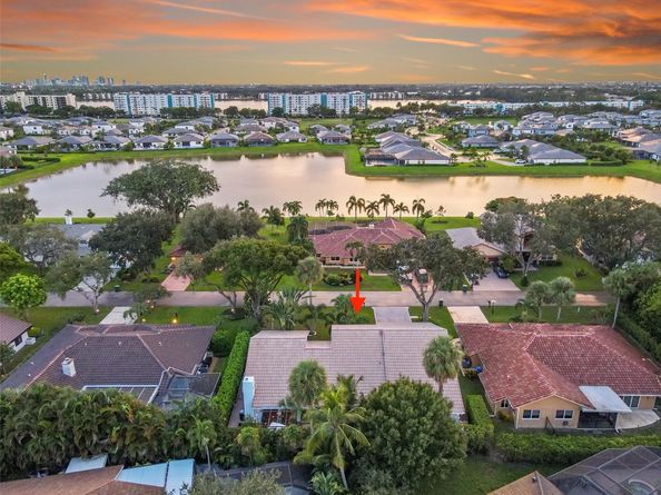 2739 Oak Tree Ln, Fort Lauderdale FL 33309