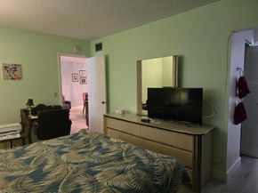 140 Lake Meryl Drive 233, West Palm Beach FL 33411