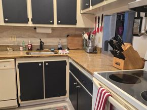 140 Lake Meryl Drive 233, West Palm Beach FL 33411