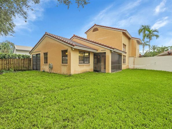 14980 Durham Ln, Davie FL 33331