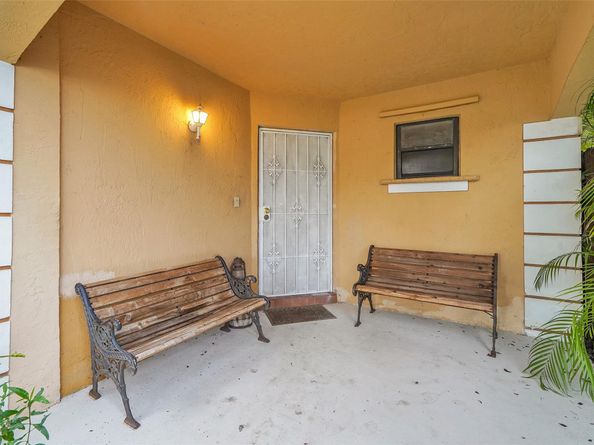 14980 Durham Ln, Davie FL 33331