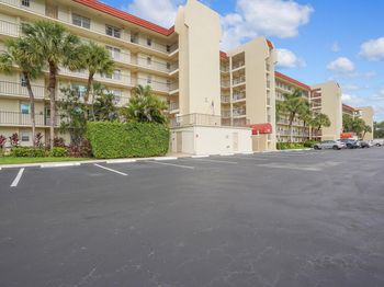 3959 Via Poinciana