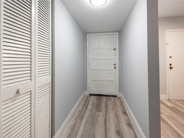 6061 N Falls Circle Dr 102, Lauderhill FL 33319
