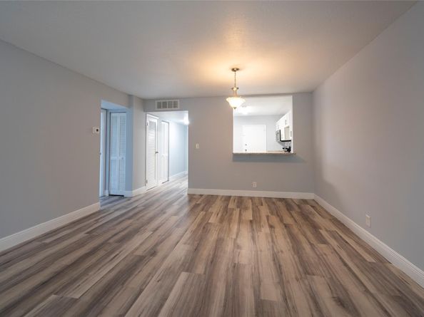6061 N Falls Circle Dr 102, Lauderhill FL 33319