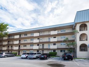 6061 N Falls Circle Dr 102, Lauderhill FL 33319