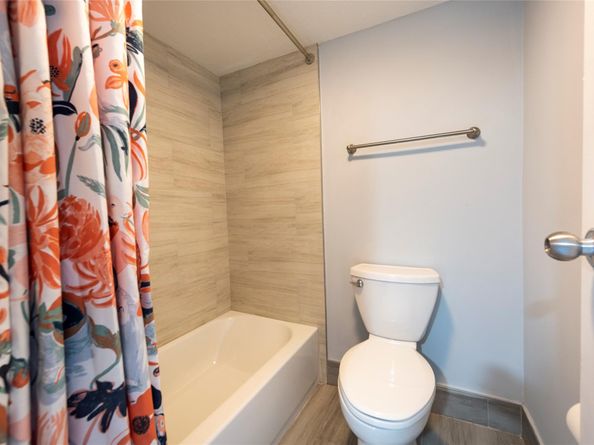 6061 N Falls Circle Dr 102, Lauderhill FL 33319