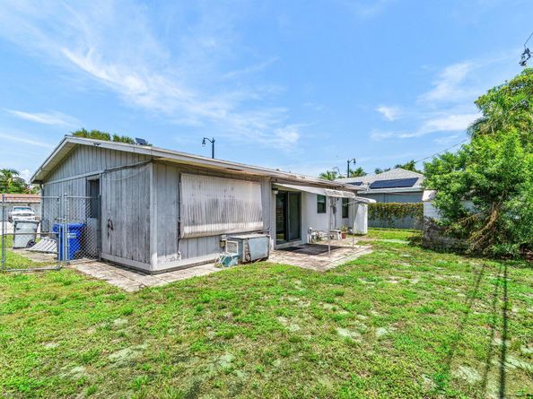 1672 NE 30th Street, Pompano Beach FL 33064