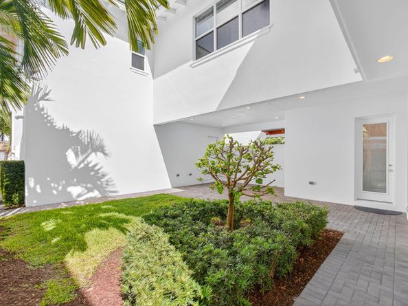 7053 Edison Place, Palm Beach Gardens FL 33418