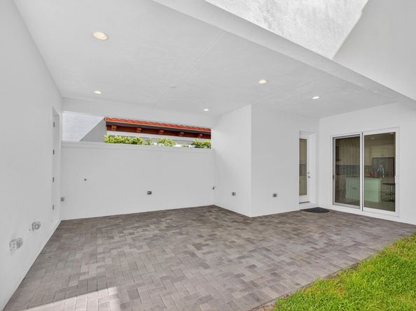 7053 Edison Place, Palm Beach Gardens FL 33418