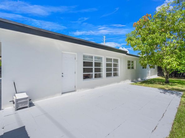 3262 Pierce St, Hollywood FL 33021