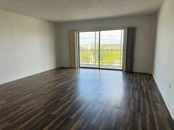 4174 Inverrary Drive 805, Lauderhill FL 33319