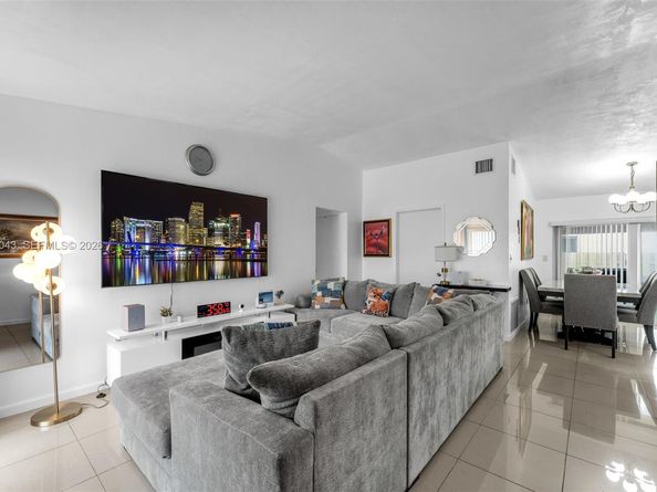 11506 SW 124th Place 11506, Miami FL 33186