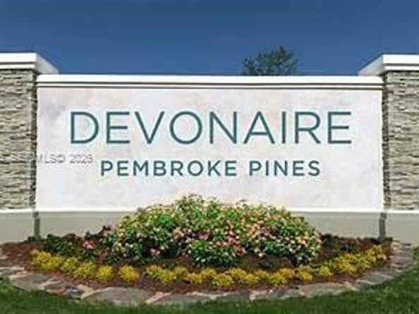 11145 SW 6th Street 302, Pembroke Pines FL 33025
