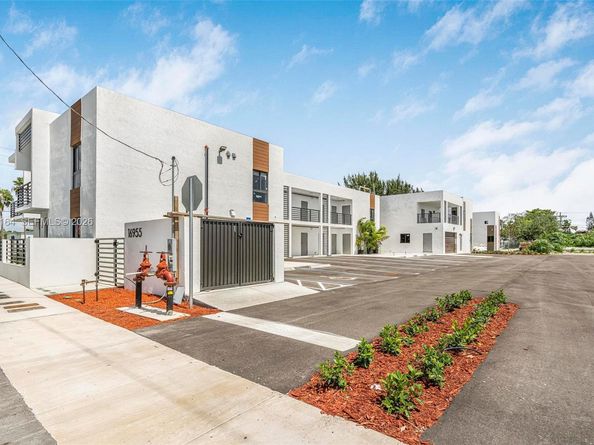 16955 SW 100th Avenue, Miami FL 33157