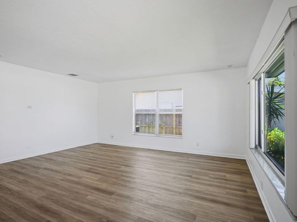 4630 NE 3rd Terrace, Oakland Park FL 33334