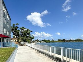1060 Crystal Lake Dr 401 401, Deerfield Beach FL 33064
