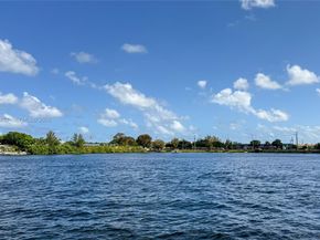1060 Crystal Lake Dr 401 401, Deerfield Beach FL 33064
