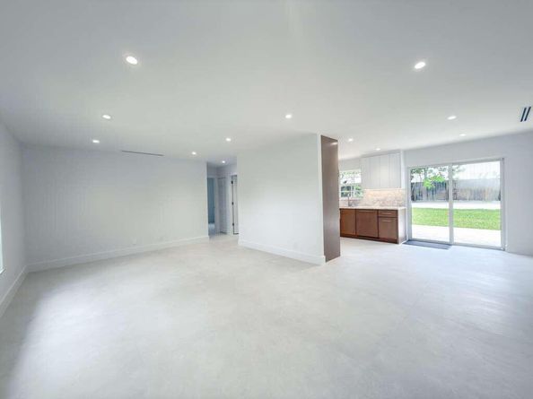 236 SE 3rd Avenue, Delray Beach FL 33483