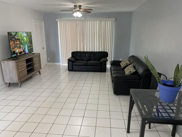 61 East Court, Royal Palm Beach FL 33411