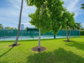 916 NE 27th Ave 916, Hallandale Beach FL 33009