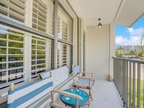 102 Clubhouse Circle, Jupiter FL 33477