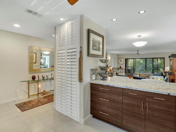 102 Clubhouse Circle, Jupiter FL 33477