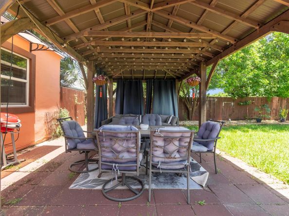 37 SW 11th St, Dania Beach FL 33004
