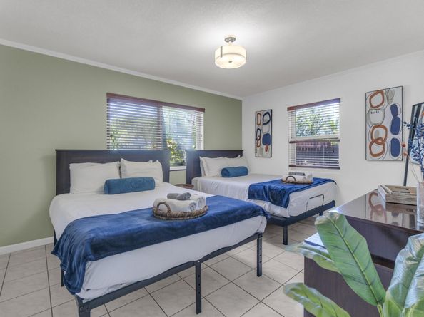37 SW 11th St, Dania Beach FL 33004