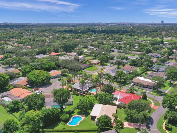 640 SW 62nd Ave, Plantation FL 33317