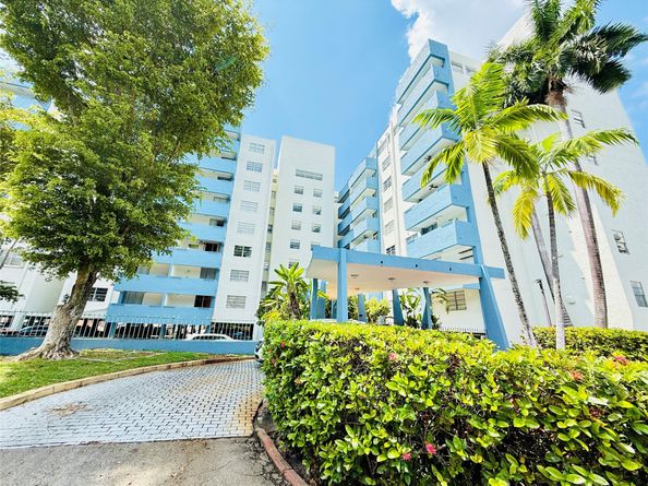 5050 NW 7th St PH16, Miami FL 33126