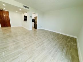 5050 NW 7th St PH16, Miami FL 33126