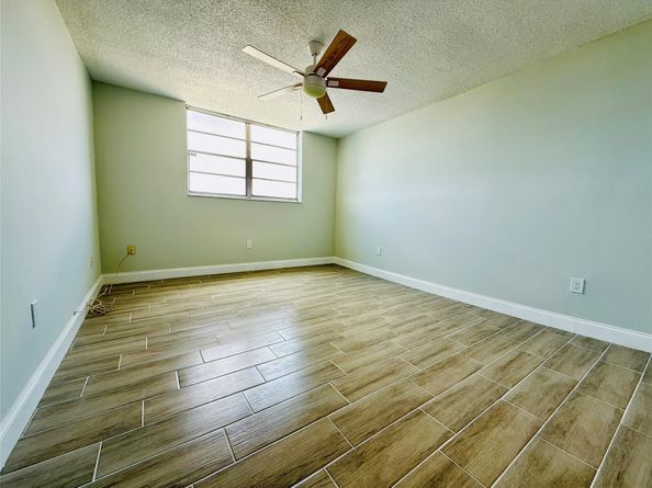 5050 NW 7th St PH16, Miami FL 33126