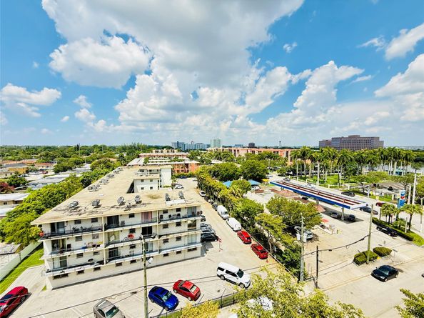 5050 NW 7th St PH16, Miami FL 33126