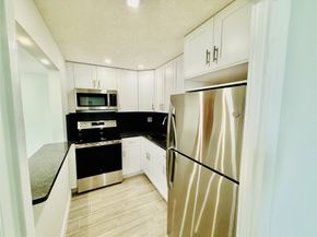 5050 NW 7th St PH16, Miami FL 33126