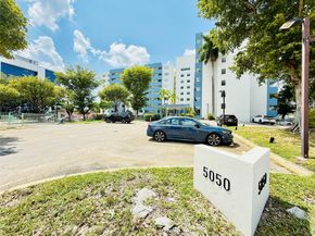 5050 NW 7th St PH16, Miami FL 33126