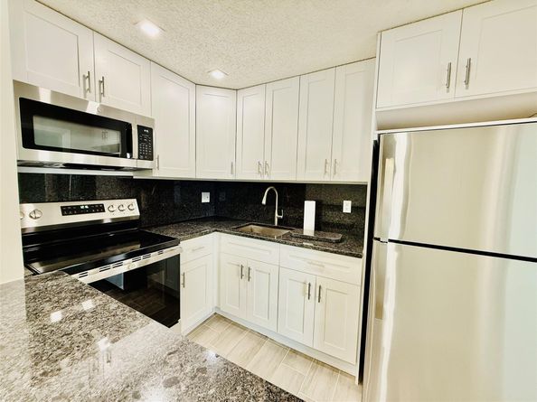 5050 NW 7th St PH16, Miami FL 33126