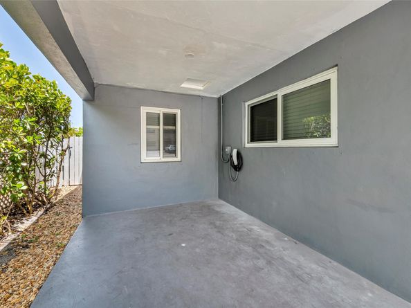 2108 NE 11th Ave, Wilton Manors FL 33305