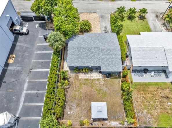 2108 NE 11th Ave, Wilton Manors FL 33305