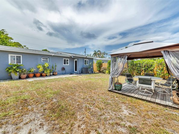 2108 NE 11th Ave, Wilton Manors FL 33305