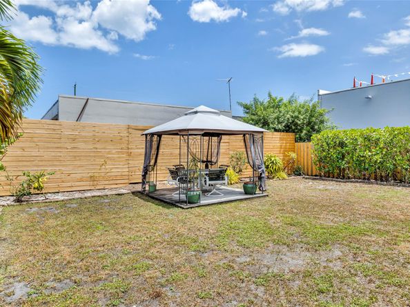 2108 NE 11th Ave, Wilton Manors FL 33305