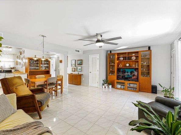 953 SE 10th Street 6b, Deerfield Beach FL 33441