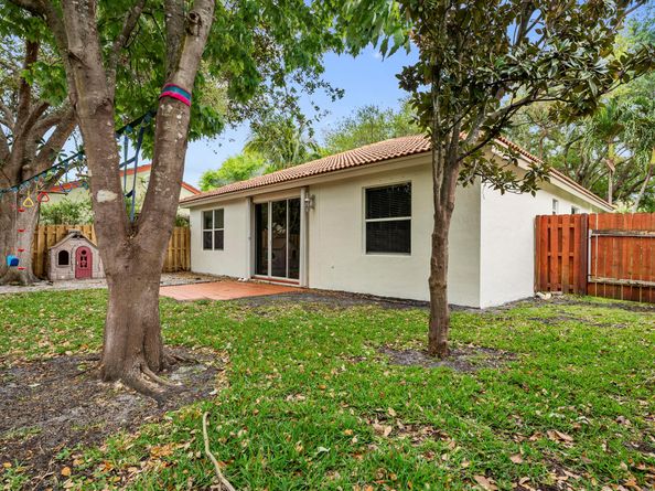 4155 NW 1st Court, Delray Beach FL 33445